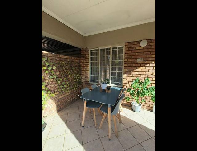 3 BEDROOM TOWNHOUSE FOR SALE IN CELTISDAL